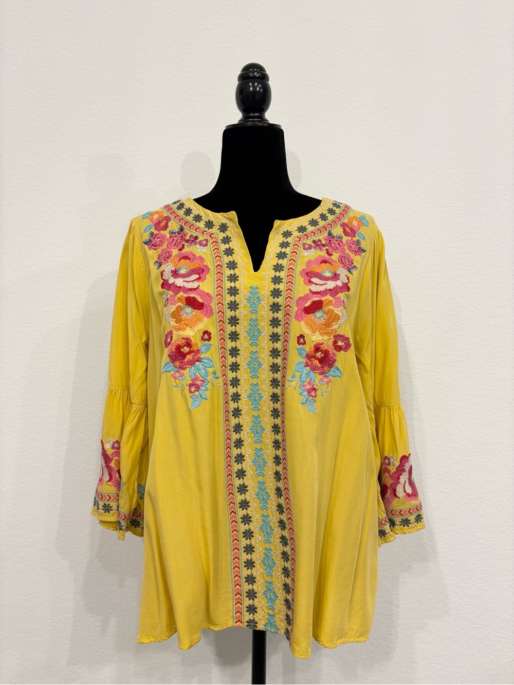 Savanna Jane Embroidered Floral Split-Neck Women's Top - Yellow
